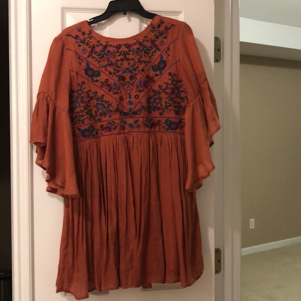 Coral dress w embroidery